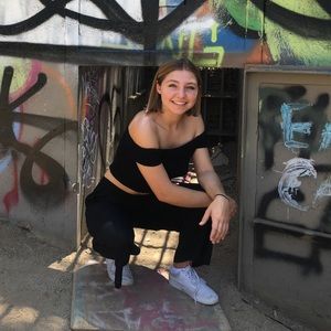 Meet your Posher, Kayla